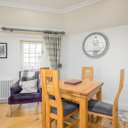 Pass The Keys Historic Ramsay Garden Apt With Balcony Views エディンバラ エクステリア 写真