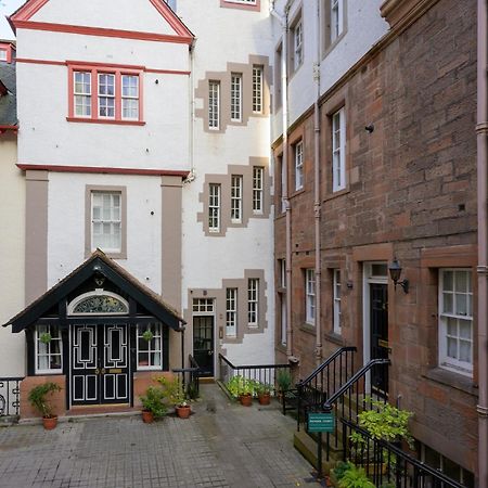 Pass The Keys Historic Ramsay Garden Apt With Balcony Views エディンバラ エクステリア 写真