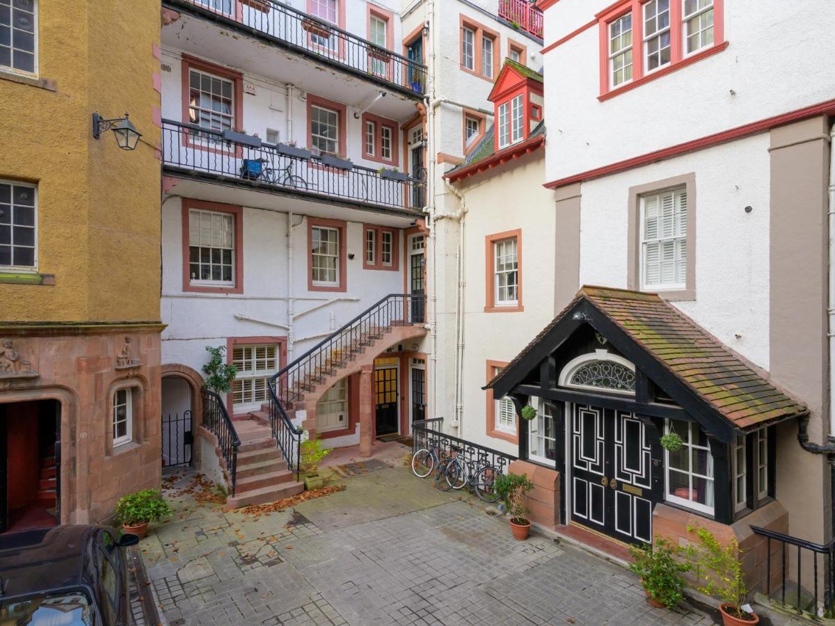 Pass The Keys Historic Ramsay Garden Apt With Balcony Views エディンバラ エクステリア 写真